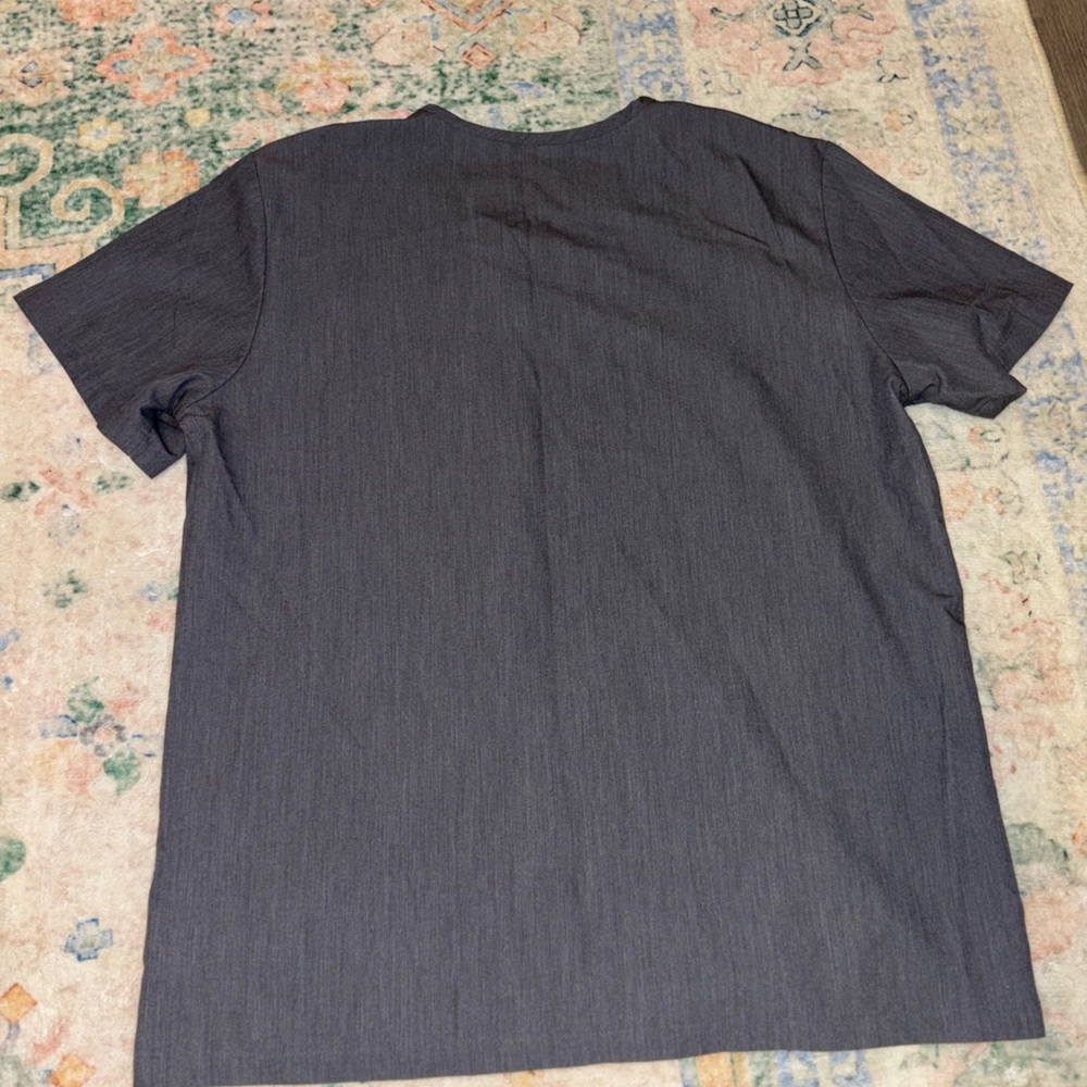 Figs men’s Gray scrub top - Picture 3 of 3